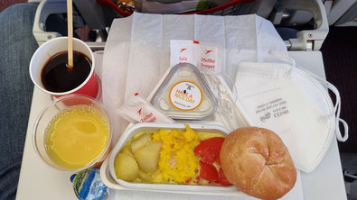 AUA-Flug mit Bordfrühstück