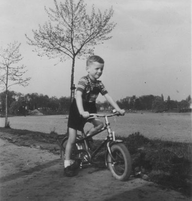 Mein erstes Fahrrad / ...Rädchen 1955