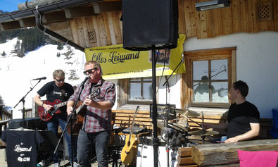 Olles Leiwand spielt zum Apres-Ski in Dienten Austropop