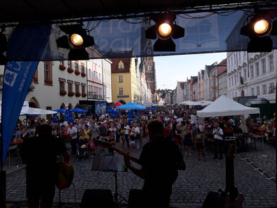 Olles Leiwand spielt Austropop beim Altstadtfest in Landshut