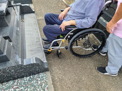 墓地の前まで車椅子で移動できる豊田市の郊外霊園、東光墓苑