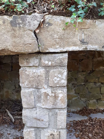 J'avais raison sur un géant car voici son petit tabouret un peu abimé mais toujours debout !