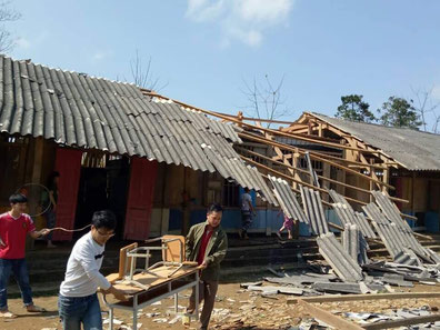 old collapsed school in Bac Kan / alte eingestürzte Schule in Bac Kan /