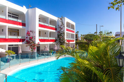 Apartments Bogotá in Playa del Inglés with swimming pool and holiday apartments visible, Gran Canaria