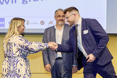 Gratulation durch Händedruck
