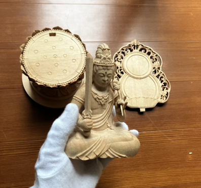 木彫りの虚空蔵菩薩