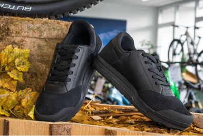 Die neuen Specialized Schuhe im e-MTB Einsatz auf den Trails