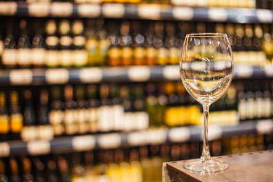 Der Pfalzjahrgang 2018 lässt Spitzenweine erwaten. Ins Glas kommt der "Oechlsekönig".