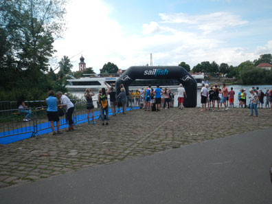 Schwimmausstieg beim 23. Ladenburger Triathlonfestival. Foto: Frei/ Alexander Heinrich