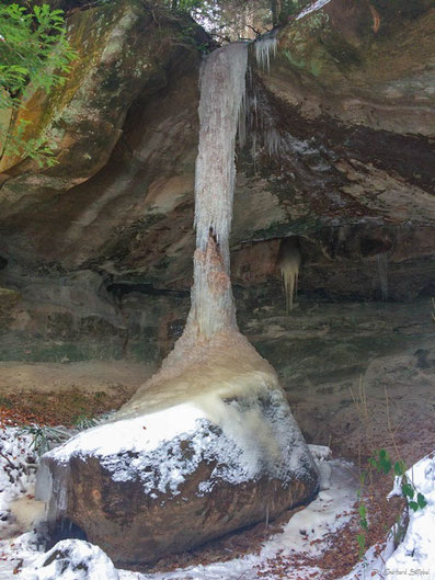 Der Hohle Stein - im Winter mit "Natur(eis)kunst" ...