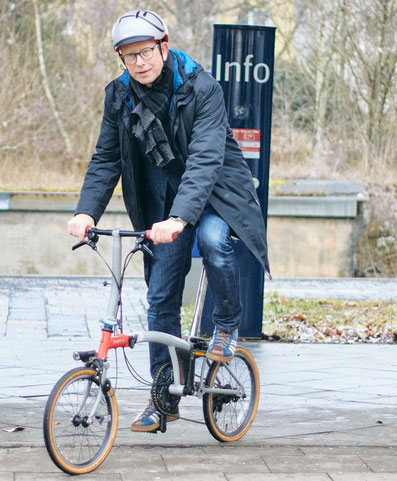 Dirk Rauschkolb mit dem Fahrrad im Wald
