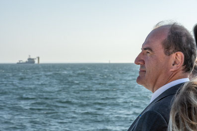 Jean CASTEX visite le parc éolien de Saint-Nazaire 