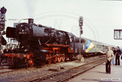 1967 im Braunschweiger Hauptbahnhof abgelichtet. Es handelte sich um die von Herrn Mast gesponserte Fahrt der Eintracht-Fans zum letzten Auswärtsspiel ihrer Mannschaft, kurz bevor sie Deutscher Meister wurden.