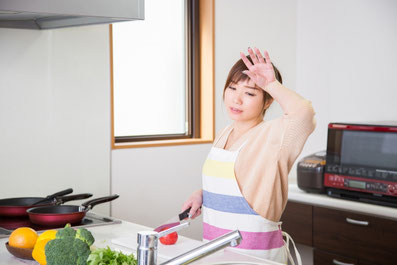 青森市で家事による疲れや肩こりに悩む女性｜日々の掃除・洗濯・育児で蓄積する疲労感を整体でやさしくサポート