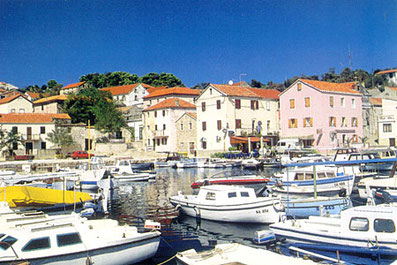 Yachtcharter in Kroatien, Dalmatien: Motoryacht - Holzyacht Divna mit 7 Kojen