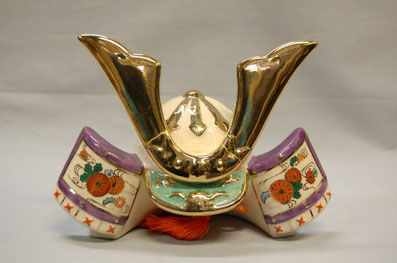 金継ぎをした兜