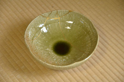 金継ぎをした鉢