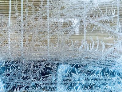 Eisblumen am Fenster, Winter, Kristalle, Eiskristalle