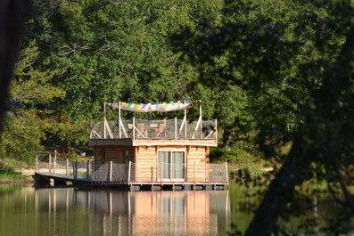 cabane flottante dordogne