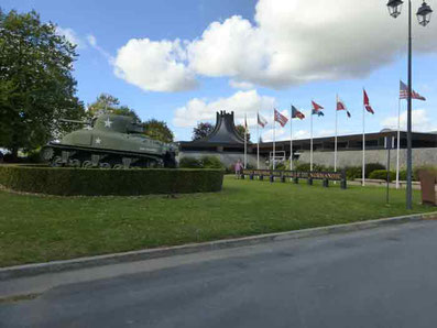 Le Musée Mémorial de la Bataille de Normandie à Bayeux offre une immersion captivante dans l'histoire de la Seconde Guerre mondiale. Ses expositions détaillées commémorent l'héroïsme et les événements cruciaux de cette période.