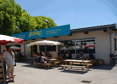 terrasse ensoleillée proche de Chambéry, à midi ou afterwork