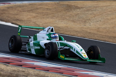 現役小学生ドライバー　玉田創一郎選手によるF4デモ走行