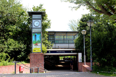S-Bahnhof Priesterweg mit direktem Eingang zum Natur-Park Südgelände in Schöneberg. Foto: Helga Karl
