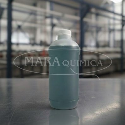 Limpiador con solventes y emulsificantes para eliminar películas de aceites pesadas.