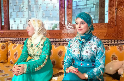 モロッコ女性/民族衣装「カフタン」/結婚式に出席の女性。シャエウン在住日本人Mikaのブログ