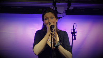 Kathrin Fischbach Singen Blau