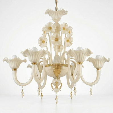 lampadario Miss Cappuccina a 6 luci in vetro di Murano lavorato a mano colore bianco con dettagli in oro e raffinato stile veneziano per ambienti eleganti