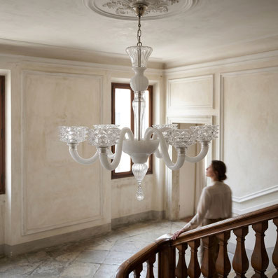 Lampadario Alvise Rostrati in vetro di Murano lavorato a mano con elementi rostrati in cristallo trasparente e spedizione entro 3 giorni lavorativi