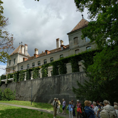 Schloss Prangins über dem Genfersee