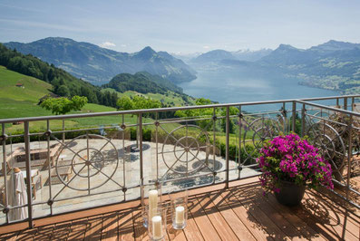Elite Flights, Gourmetflüge, Helikopterflug, Romantikflüge, Hotel Villa Honegg