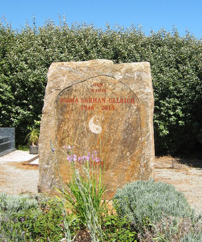 stèle-funeraire-pierre-naturelle-taille-saint-raphael-var-83