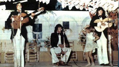 durante una actuación en Málaga 1975