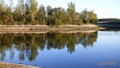  Zu sehen ist ein See in Haltern am See die Steveraue