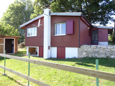 maison avec jardin en été