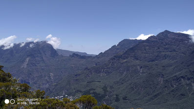 Reunion Island/Plaine des Cafres: View of the two highest peaks of the island: Grand Bénard and Piton des Neiges. Between the two: the Taibit Passage