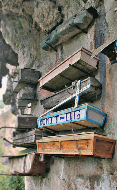 The Hanging Coffins in Sagada | 20 Photos of the Philippines that will make you want to pack your bags and travel © Sabrina Iovino | JustOneWayTicket.com