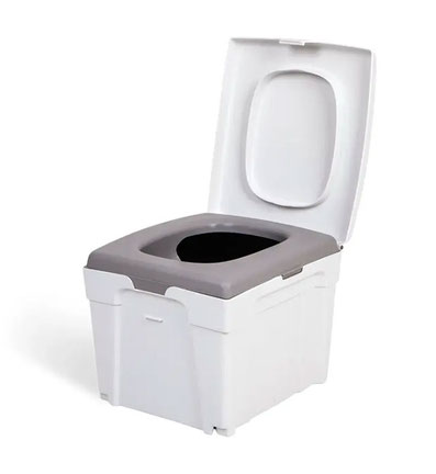 Trobolo WandaGo Trenntoilette fürs Camping vor transparentem Hintergrund