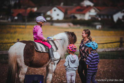 Ferienkurs mit Pferden, Pferdeferien, Reitkurs, Reitunterricht, Reitvorschule, reiten lernen Gauting