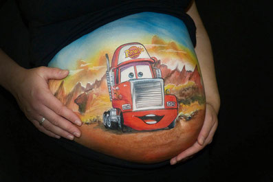 Bellypaint met auto's en tractors