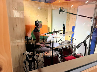 Michael im Studio für die Produktion der Musikmäuse