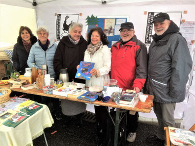 Mitglieder des AutorenNetzwerks von links: Adina Romana, Brigitte Gutmann, Karin Jäckel, Dorothee Engelhardt, Günter Neidinger, Norbert Zoller.