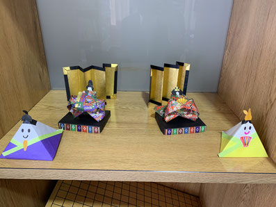 栃木県宇都宮市　都市型　デイサービス　一番町デイサービスセンター　利用者様が作るひな人形　折り紙