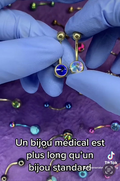 Piercing nombril Un bijou médical est plus long qu'un bijou standard