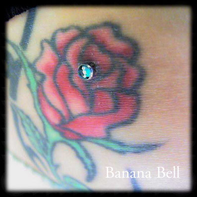 Microdermal sur tatouage