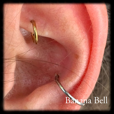 Anneau doré piercing rook