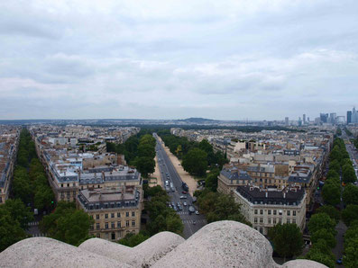 ( left ) Rue Lauriston, ( centre ) Avenue Victor Hugo, ( right ) Avenue Foch